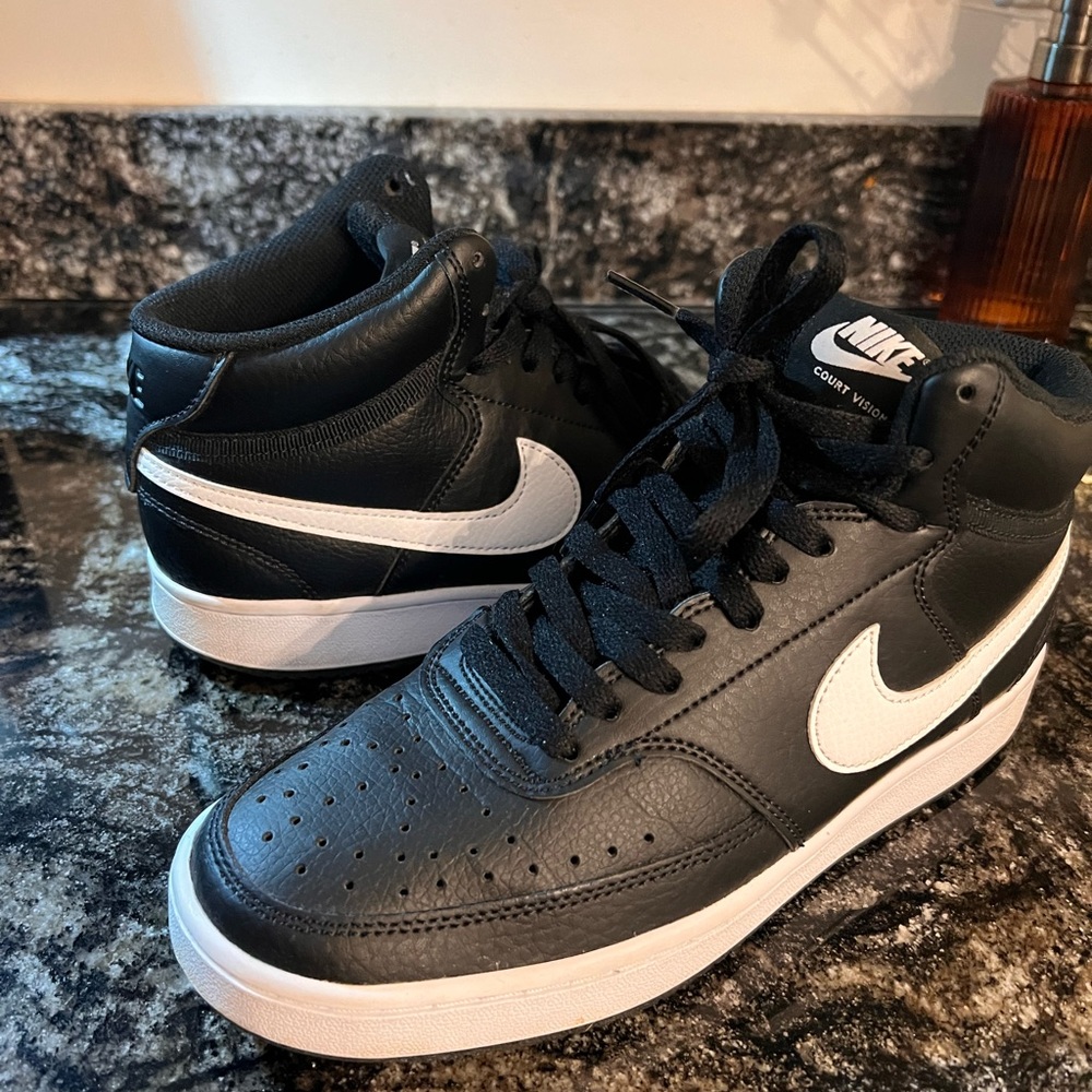 Nike Court Vision Mid Sneaker